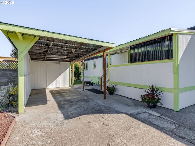 612 N CASCADE Dr 23, Woodburn, OR 97071