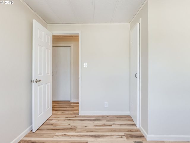 612 N CASCADE Dr 23, Woodburn, OR 97071