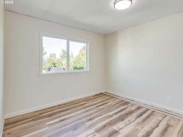 612 N CASCADE Dr 23, Woodburn, OR 97071