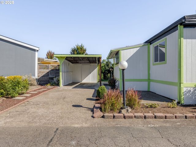 612 N CASCADE Dr 23, Woodburn, OR 97071