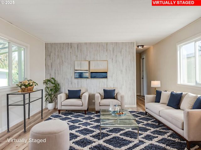 612 N CASCADE Dr 23, Woodburn, OR 97071