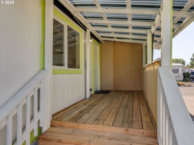 612 N CASCADE Dr 23, Woodburn, OR 97071