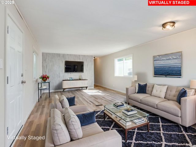 612 N CASCADE Dr 23, Woodburn, OR 97071