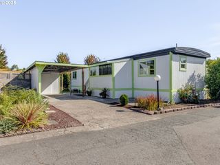 612 N CASCADE Dr 23, Woodburn, OR 97071