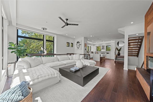 3118 Vine Court, Cleveland, OH 44113