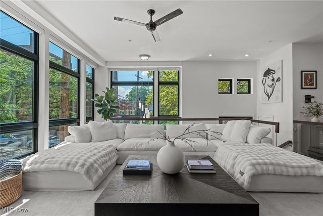 3118 Vine Court, Cleveland, OH 44113