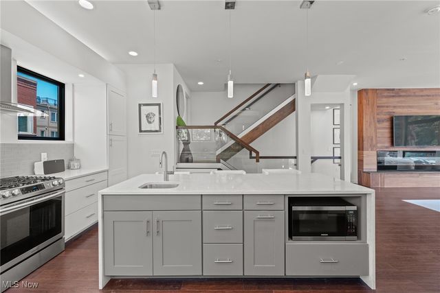 3118 Vine Court, Cleveland, OH 44113