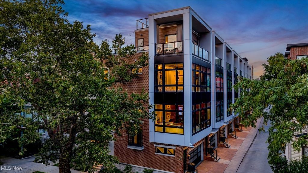 3118 Vine Court, Cleveland, OH 44113