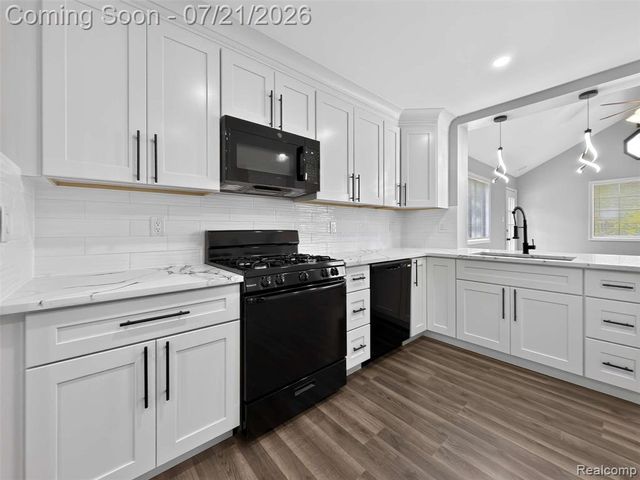 33424 Cheryl Street, Clinton Township, MI 48035