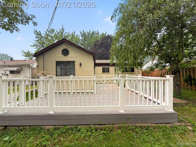 33424 Cheryl Street, Clinton Township, MI 48035