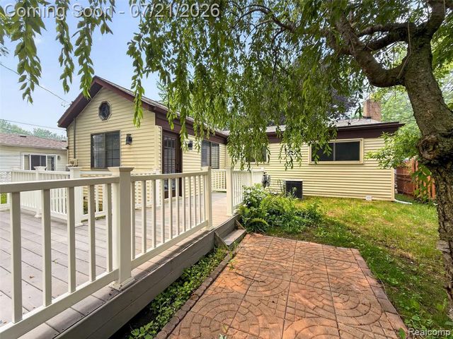 33424 Cheryl Street, Clinton Township, MI 48035