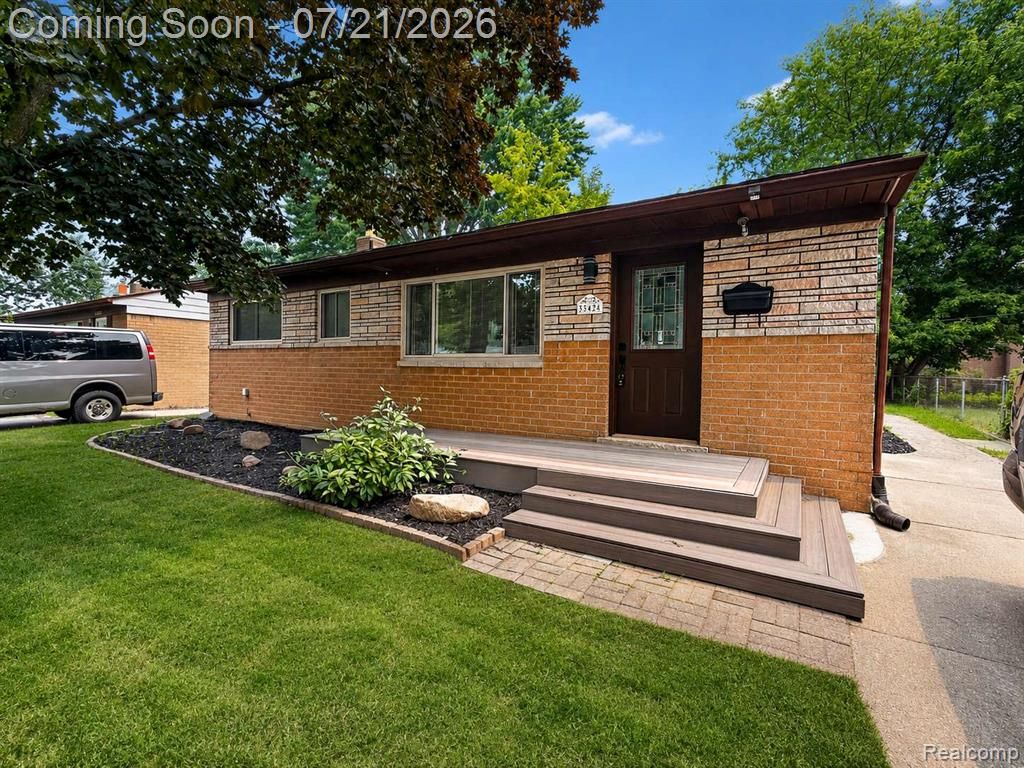 33424 Cheryl Street, Clinton Township, MI 48035