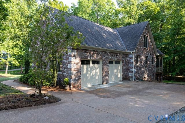 7327 Crush Ct, Quinton, VA 23124