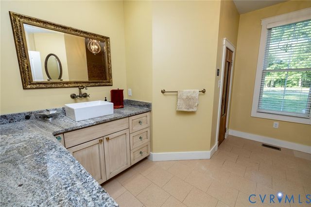 7327 Crush Ct, Quinton, VA 23124