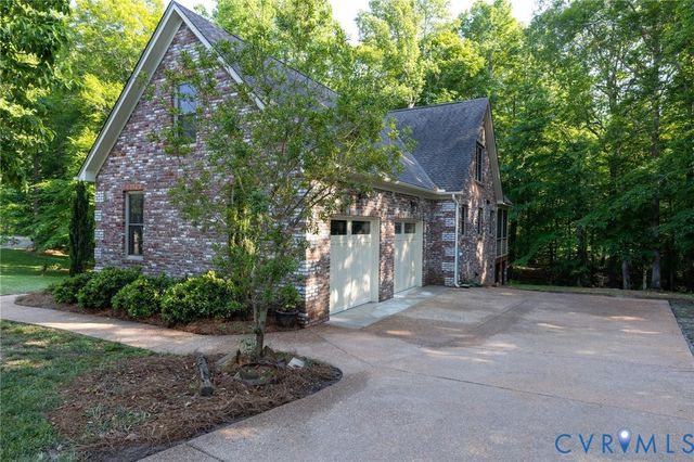 7327 Crush Ct, Quinton, VA 23124