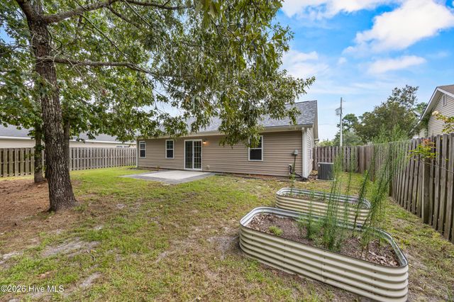 421 Ridgeway Drive, Sneads Ferry, NC 28460