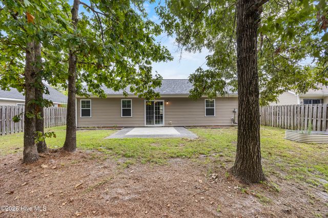 421 Ridgeway Drive, Sneads Ferry, NC 28460