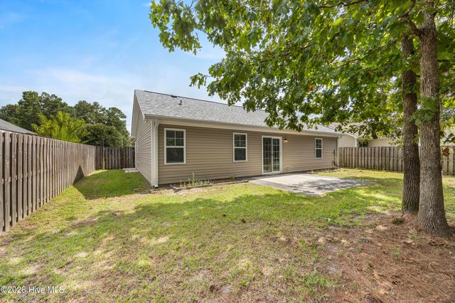 421 Ridgeway Drive, Sneads Ferry, NC 28460