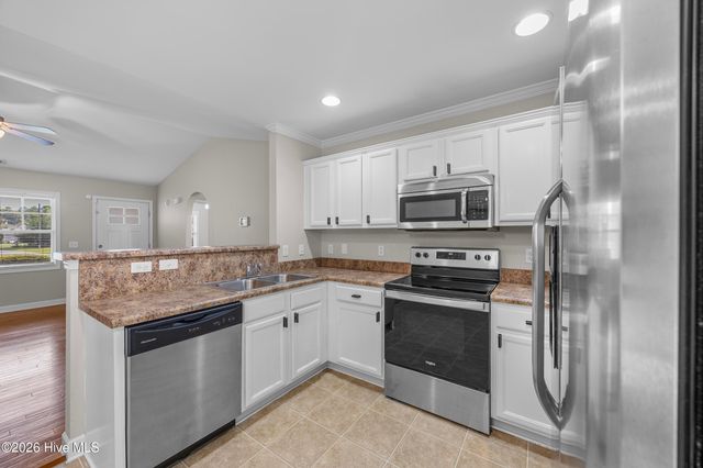 421 Ridgeway Drive, Sneads Ferry, NC 28460