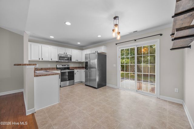 421 Ridgeway Drive, Sneads Ferry, NC 28460