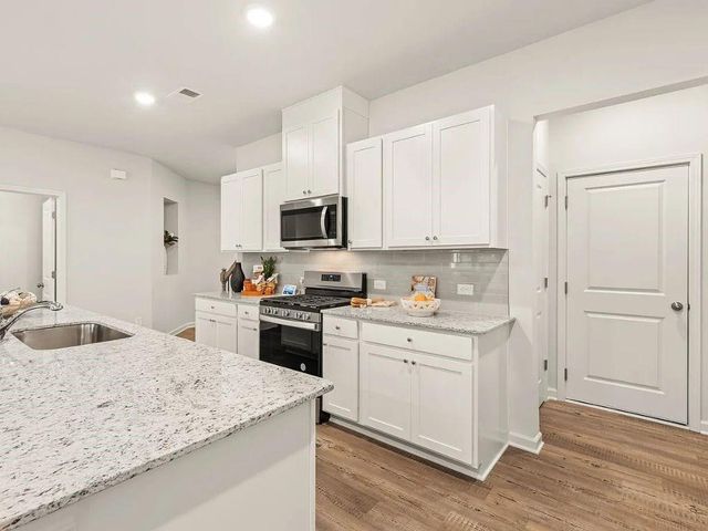 660 Point Place Drive, Loganville, GA 30052