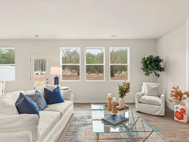 660 Point Place Drive, Loganville, GA 30052