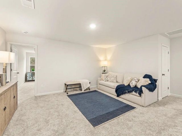 660 Point Place Drive, Loganville, GA 30052