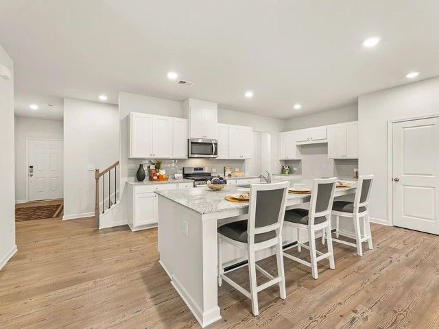 660 Point Place Drive, Loganville, GA 30052