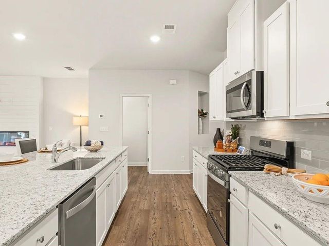 660 Point Place Drive, Loganville, GA 30052