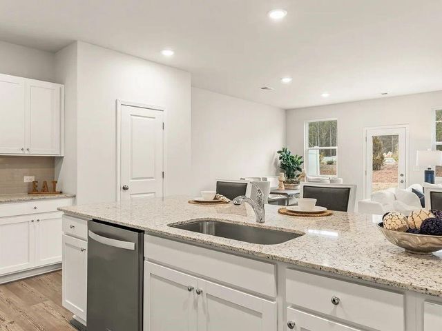 660 Point Place Drive, Loganville, GA 30052
