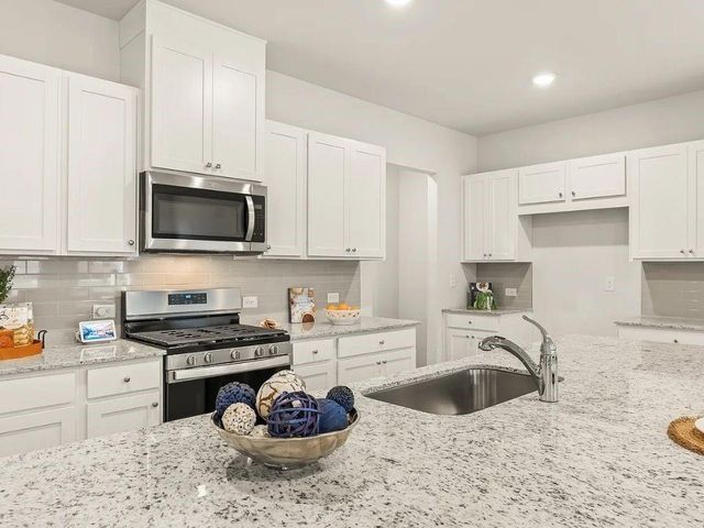 660 Point Place Drive, Loganville, GA 30052