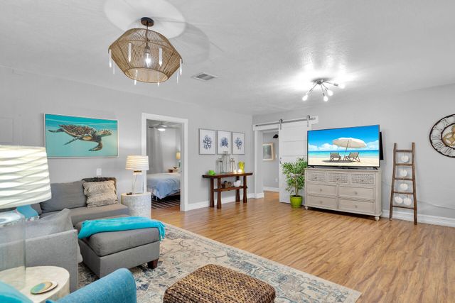 230 Key Honey Lane, Plantation Key, FL 33070