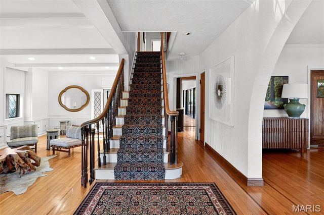 37 Ridgemoor Drive, Clayton, MO 63105