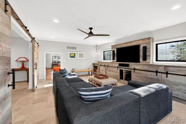 37 Ridgemoor Drive, Clayton, MO 63105