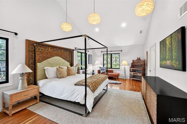 37 Ridgemoor Drive, Clayton, MO 63105