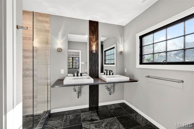 37 Ridgemoor Drive, Clayton, MO 63105