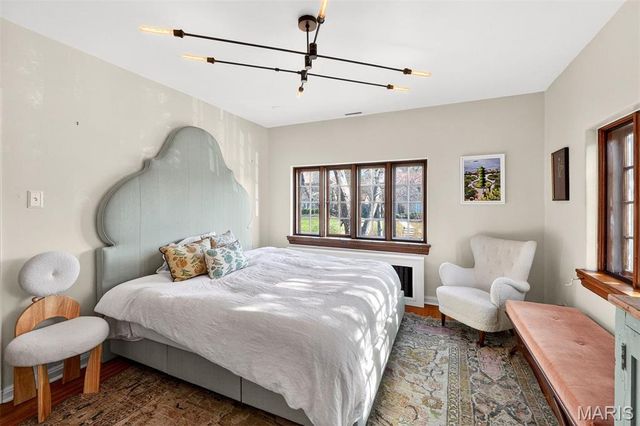 37 Ridgemoor Drive, Clayton, MO 63105