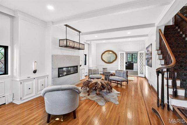 37 Ridgemoor Drive, Clayton, MO 63105