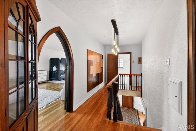 37 Ridgemoor Drive, Clayton, MO 63105