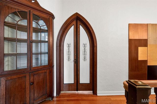 37 Ridgemoor Drive, Clayton, MO 63105