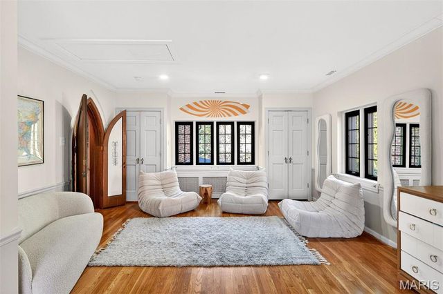 37 Ridgemoor Drive, Clayton, MO 63105