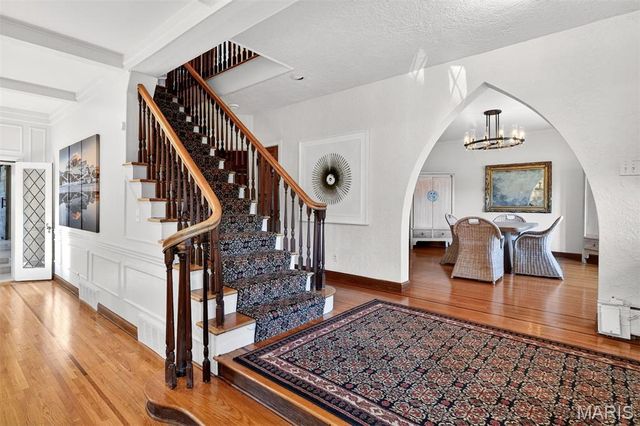 37 Ridgemoor Drive, Clayton, MO 63105