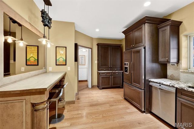 37 Ridgemoor Drive, Clayton, MO 63105