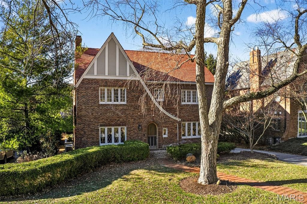 37 Ridgemoor Drive, Clayton, MO 63105