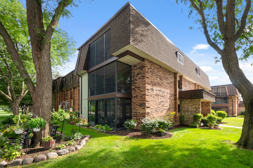 9198 South Road A, Palos Hills, IL 60465