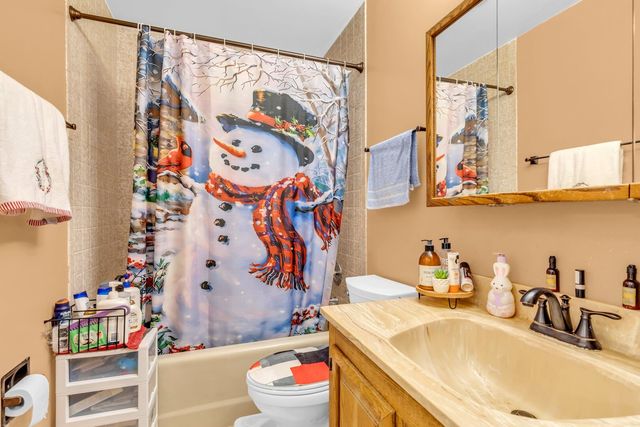 125 Leawood Drive, Roselle, IL 60172