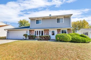 125 Leawood Drive, Roselle, IL 60172