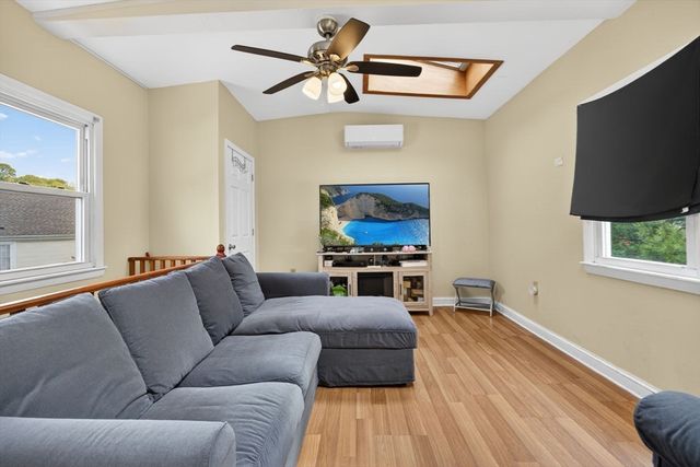 8 Essex St, Swampscott, MA 01907