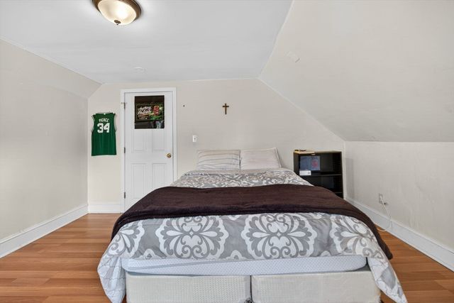 8 Essex St, Swampscott, MA 01907