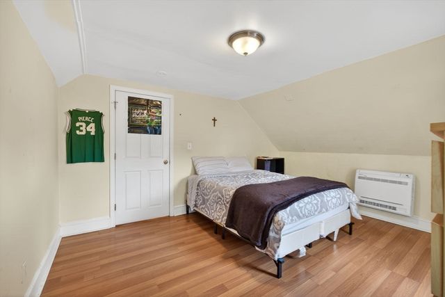 8 Essex St, Swampscott, MA 01907